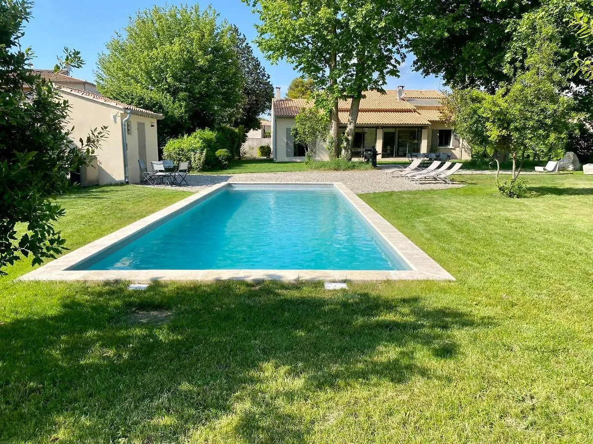 Le Chant Des Jardins LʼIsle-sur-la-Sorgue 0*,